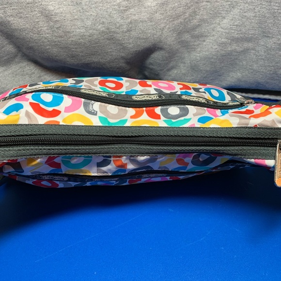 LeSportsac Crossbody VGUC - Picture 5 of 6